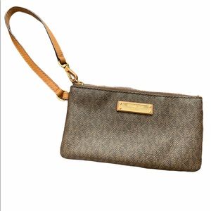 Michael Kors Jet Set Wristlet